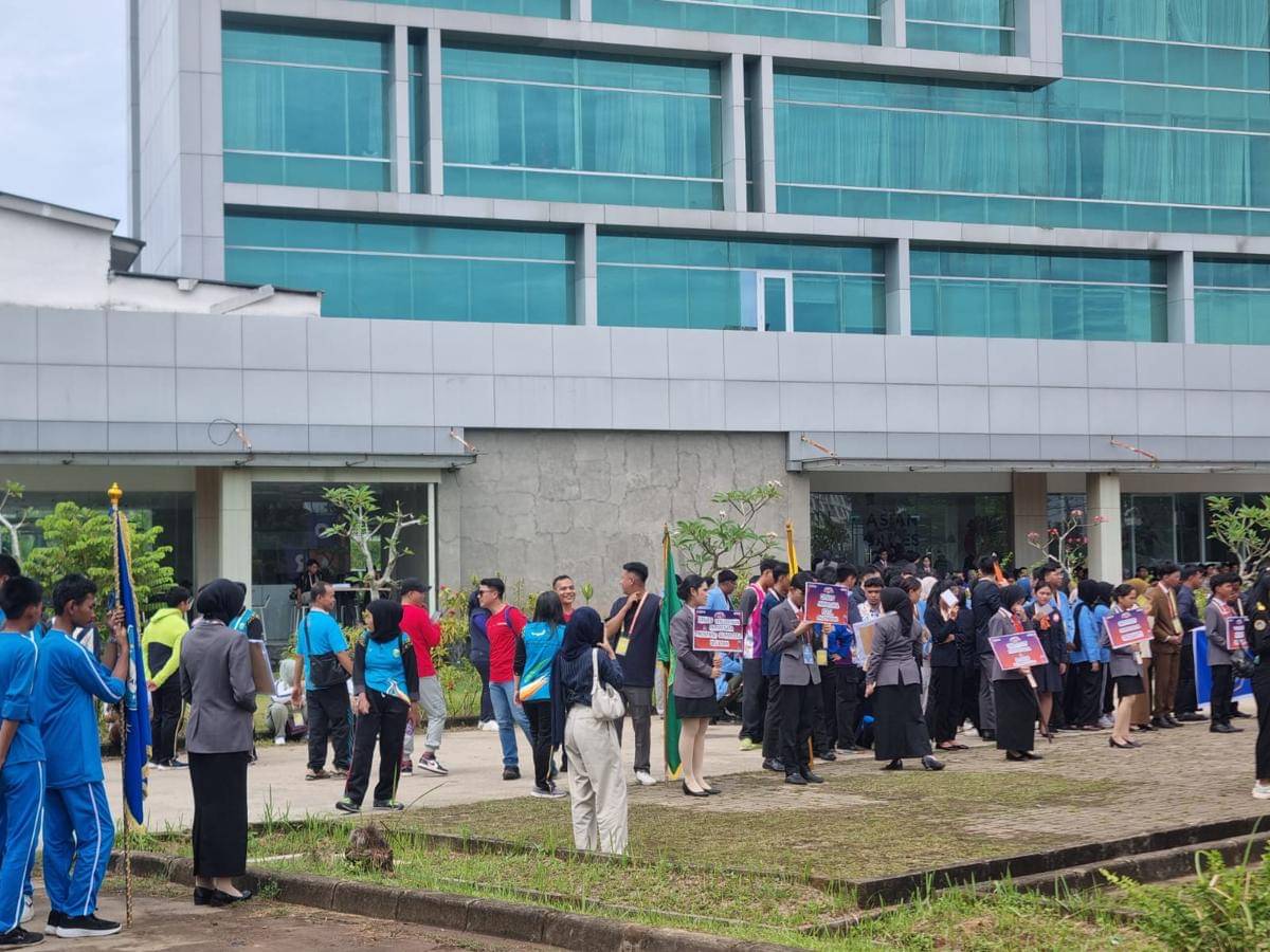 Opening Ceremony Pekan Olahraga Pariwisata Nasional (Poparnas) ke-4 tahun 2025 di Kampus Poltekpar Palembang (IDN Times/Rangga Erfizal)