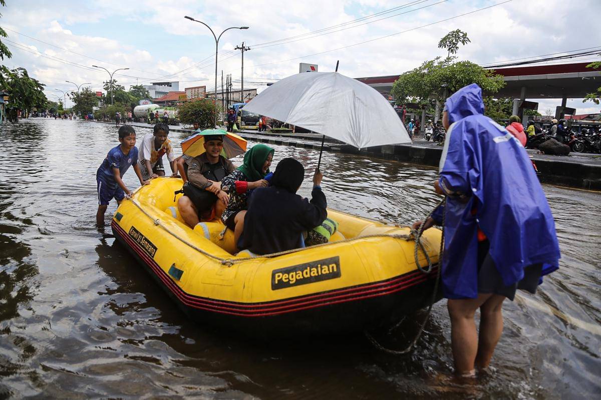 antarafoto-dampak-banjir-di-kota-semarang-1761631324.jpg