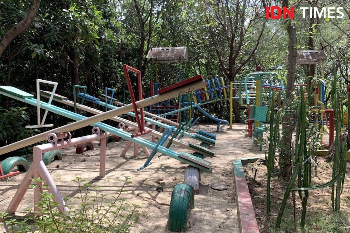 Potret playground di Jogging Track Kebun Raya Mangrove Wonorejo Surabaya