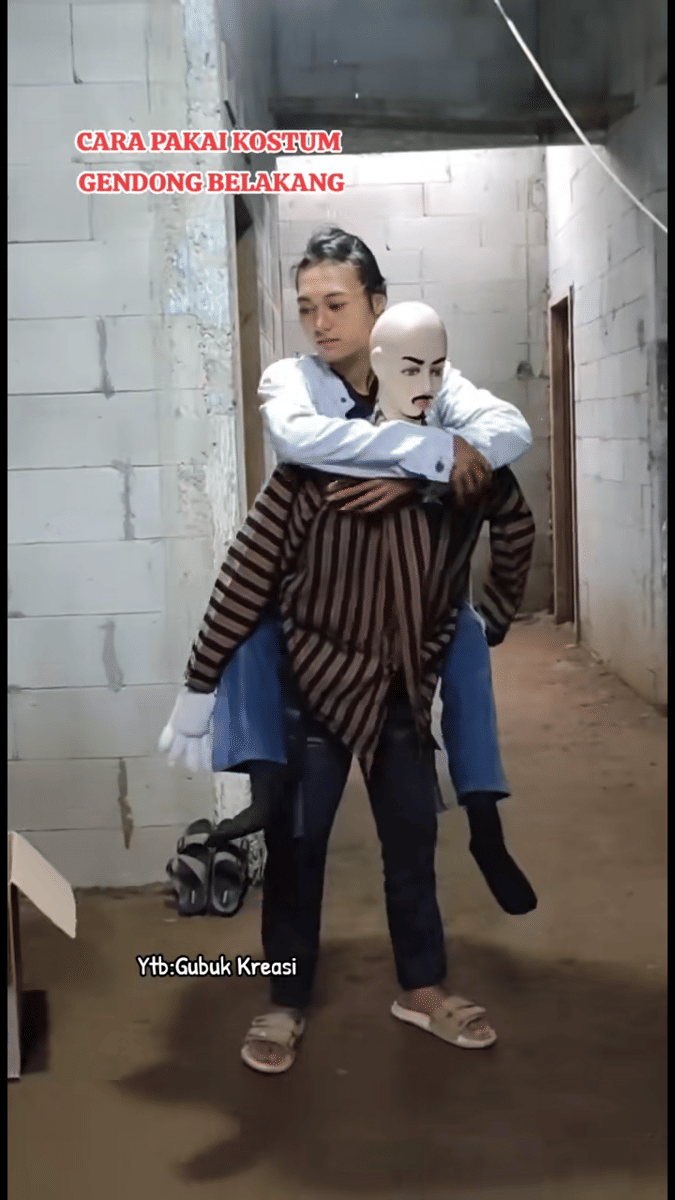 kostum Halloween melokal