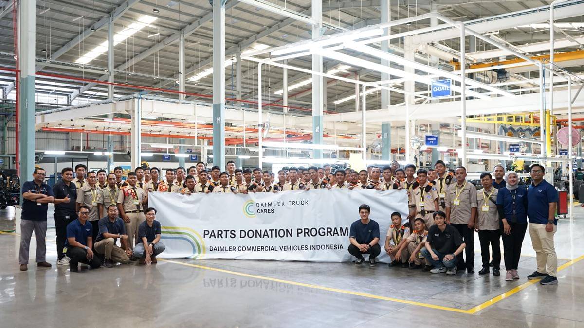 [03] Kunjungan seluruh siswa kelas X hingga kelas XII SMK Angkasa 1 Halim ke Pabrik Truk-Bus Mercedes-Benz di Cikarang.jpeg