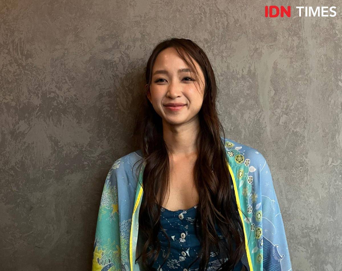 Dita Karang di media lounge bersama Sejauh Mata Menandang untuk JFW 2026 dalam koleksi Larung pada Selasa (28/10/2025) di PIM 3, Jakarta Selatan