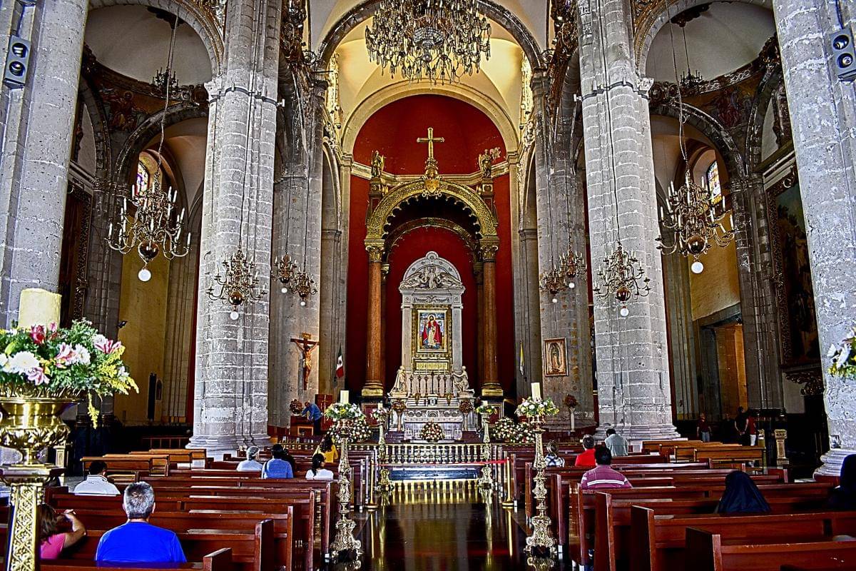 potret interior basilika lama 