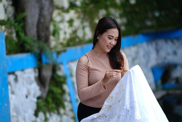 Foto hanya ilustrasi kegiatan membatik.