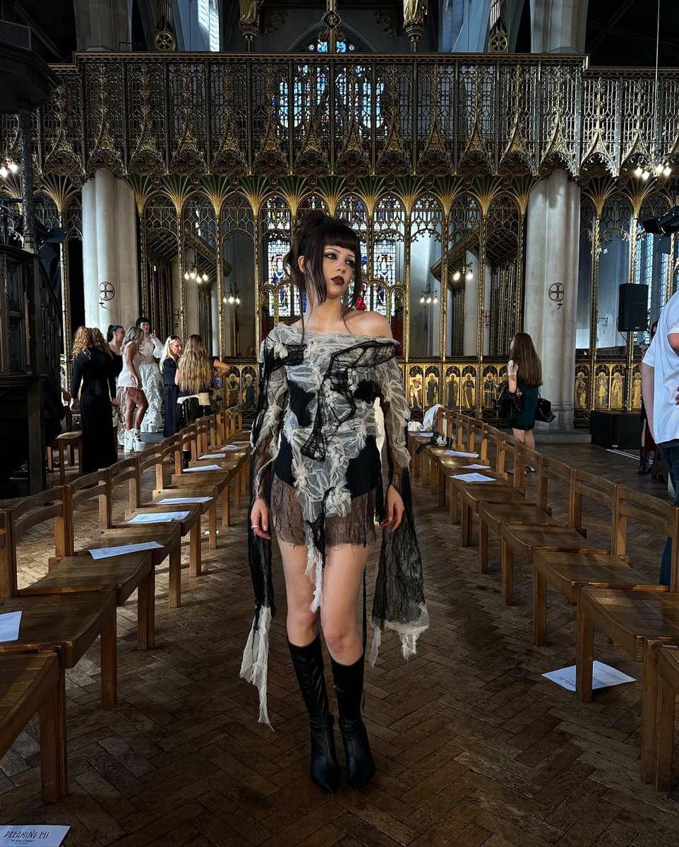 Kostum Halloween ala Charlotte Roberts