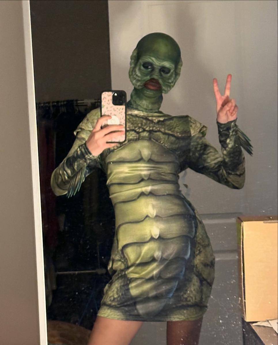 Kostum Halloween ala Charlotte Roberts