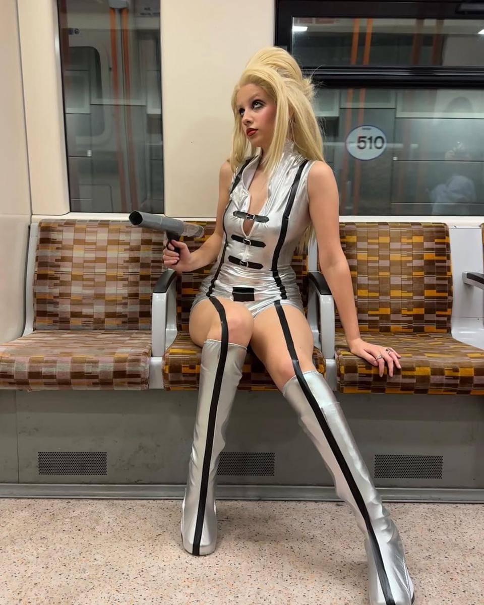 Kostum Halloween ala Charlotte Roberts