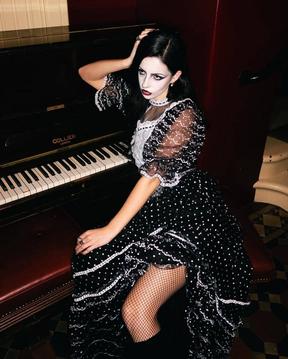 Kostum Halloween ala Charlotte Roberts