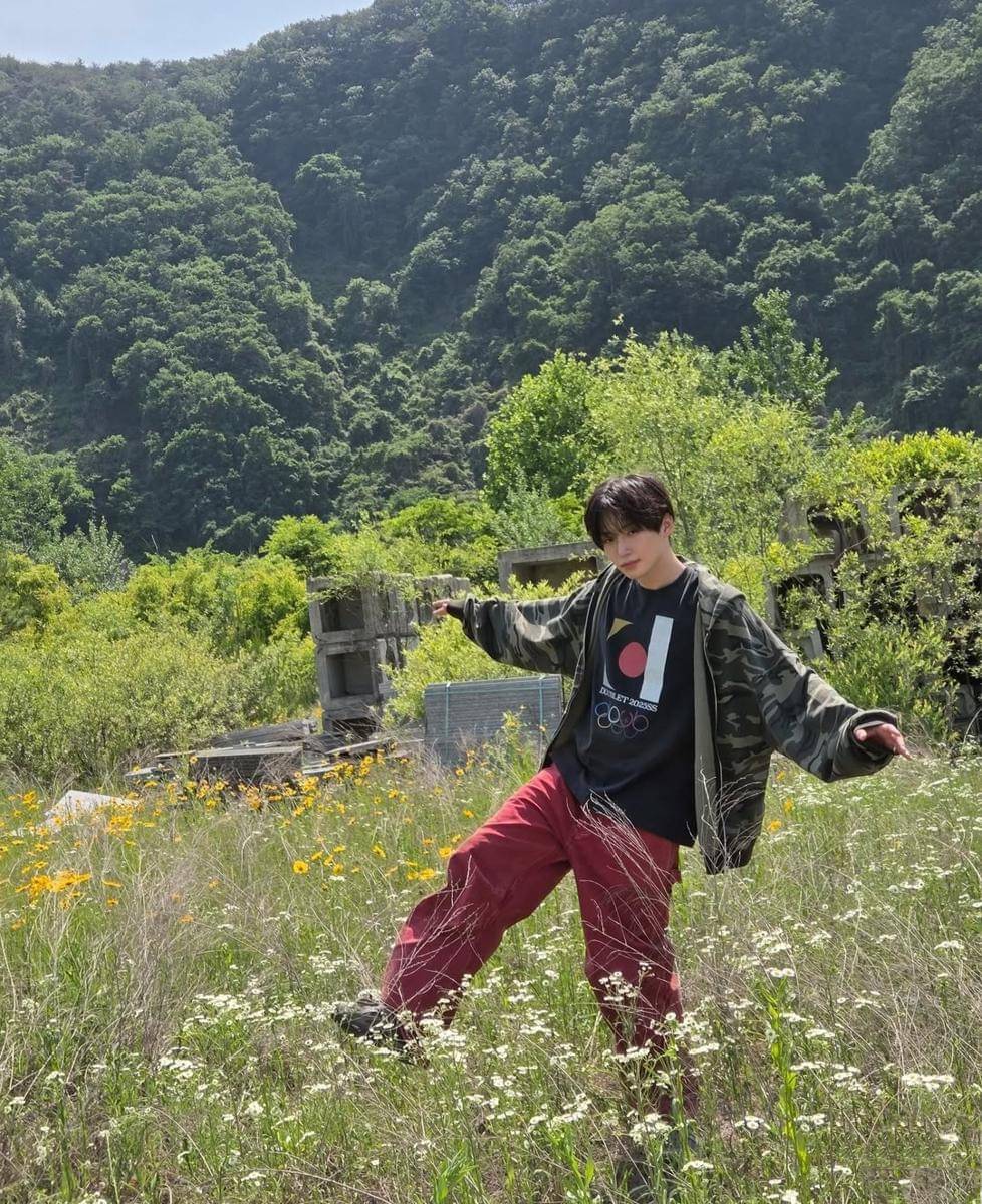 OOTD ala Jungmo CRAVITY 