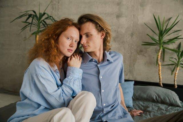 Ilustrasi pasangan saling menyayangi