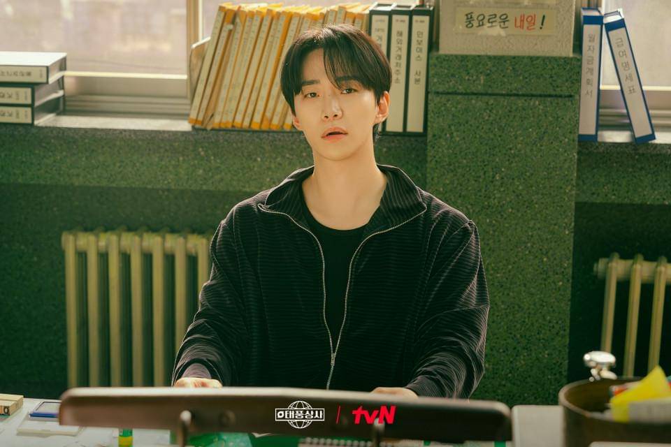 still cut drakor Typhoon Family