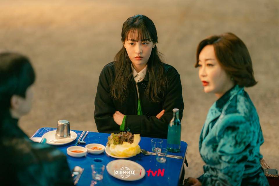 still cut drakor Typhoon Family