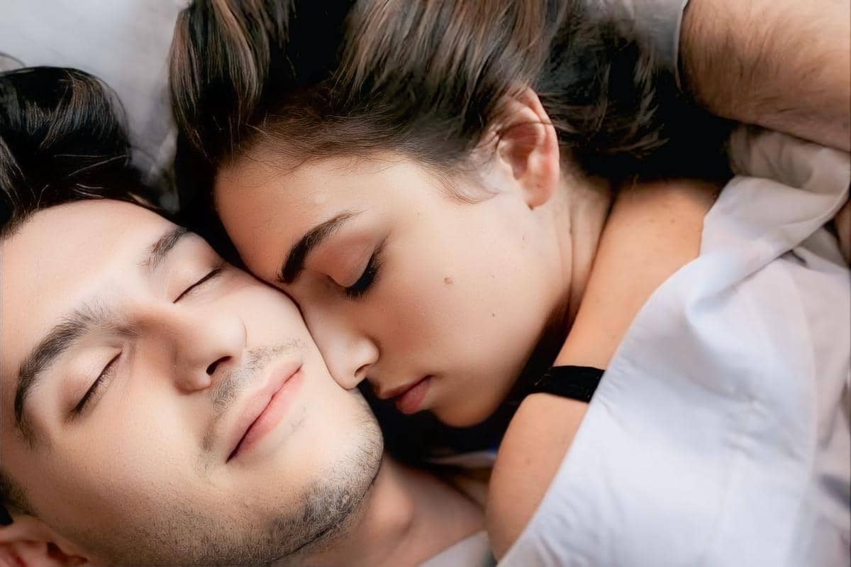 3 Alasan Pasangan Pilih Gelap saat Bercinta, Lebih Romantis?