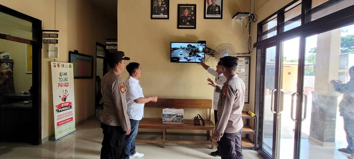 Kepala Desa Karangmojo, Noor Achiran, mewakili seluruh kepala desa di Kartoharjo.