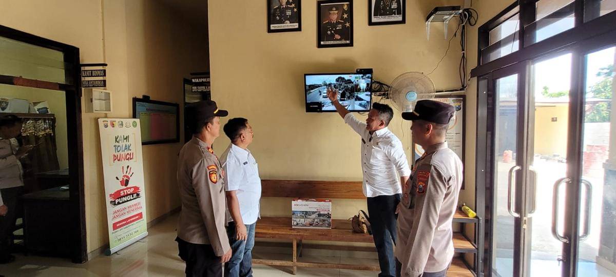 Kepala Desa Karangmojo, Noor Achiran, mewakili seluruh kepala desa di Kartoharjo.