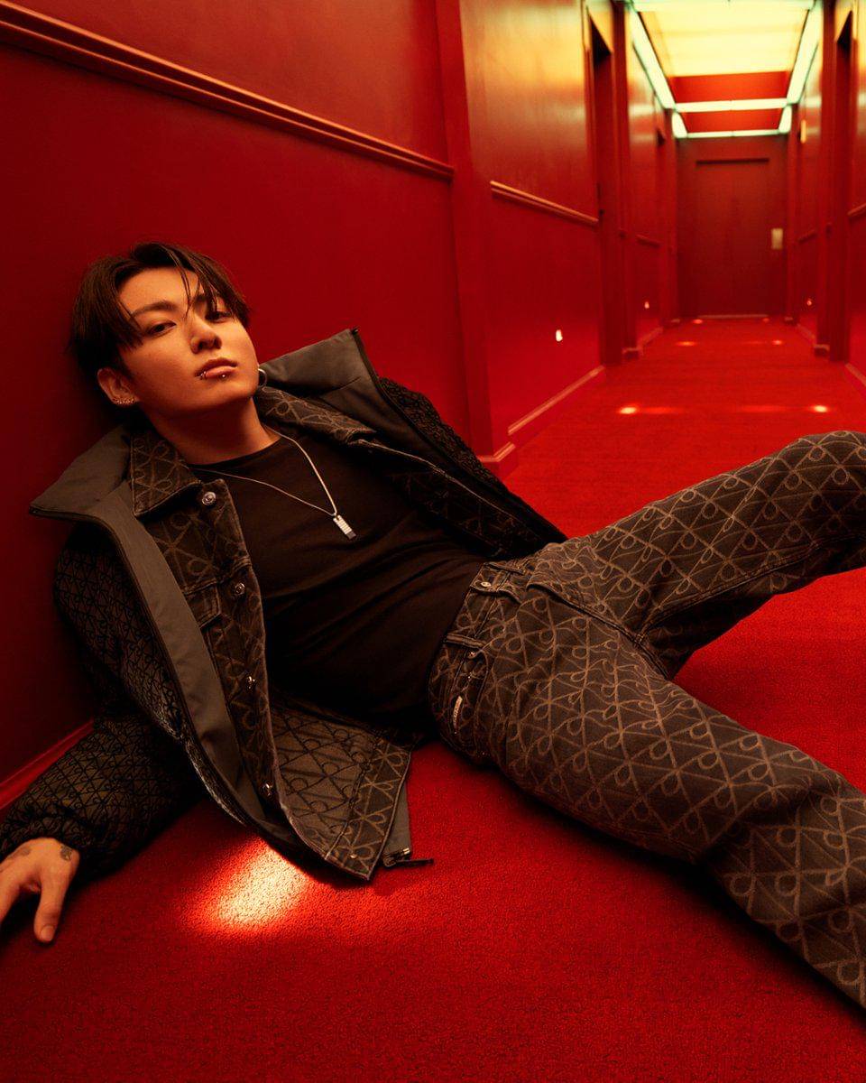 potret Jungkook BTS di pemotretan Calvin Klein 2025