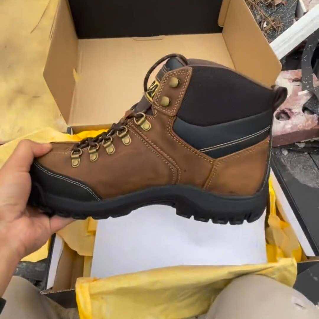 ilustrasi sepatu Caterpillar original