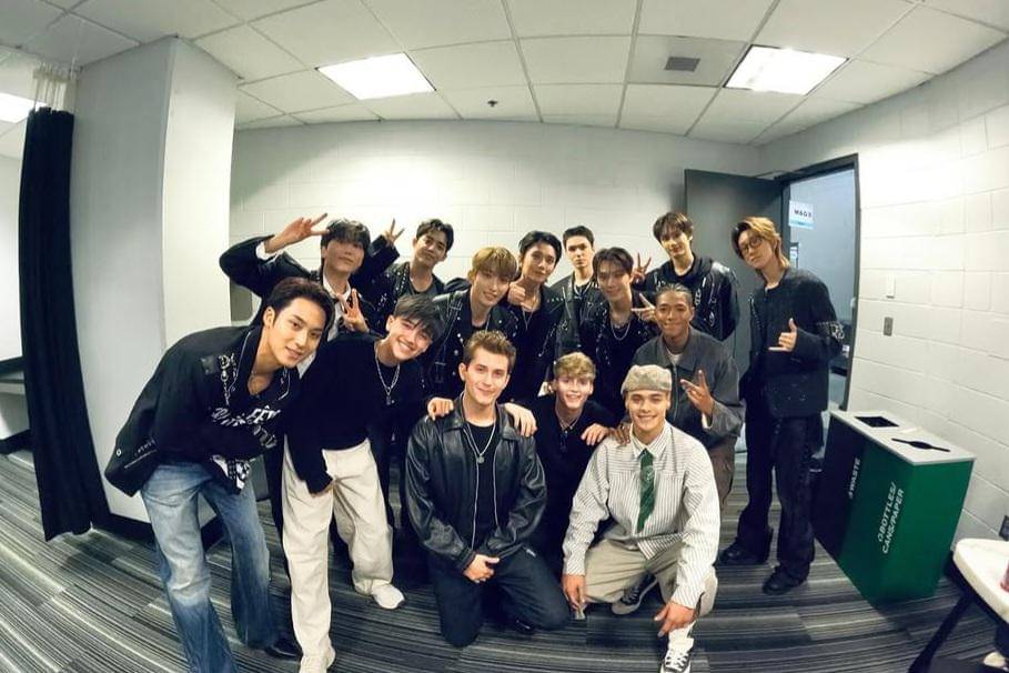 potret SANTOS BRAVOS ketemu dan SEVENTEEN