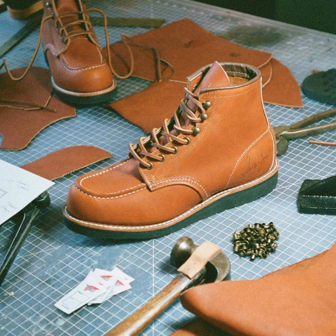 ilustrasi sepatu Red Wing asli 