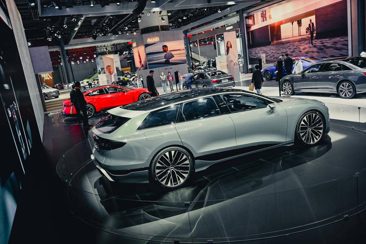 ilustrasi mobil listrik baru