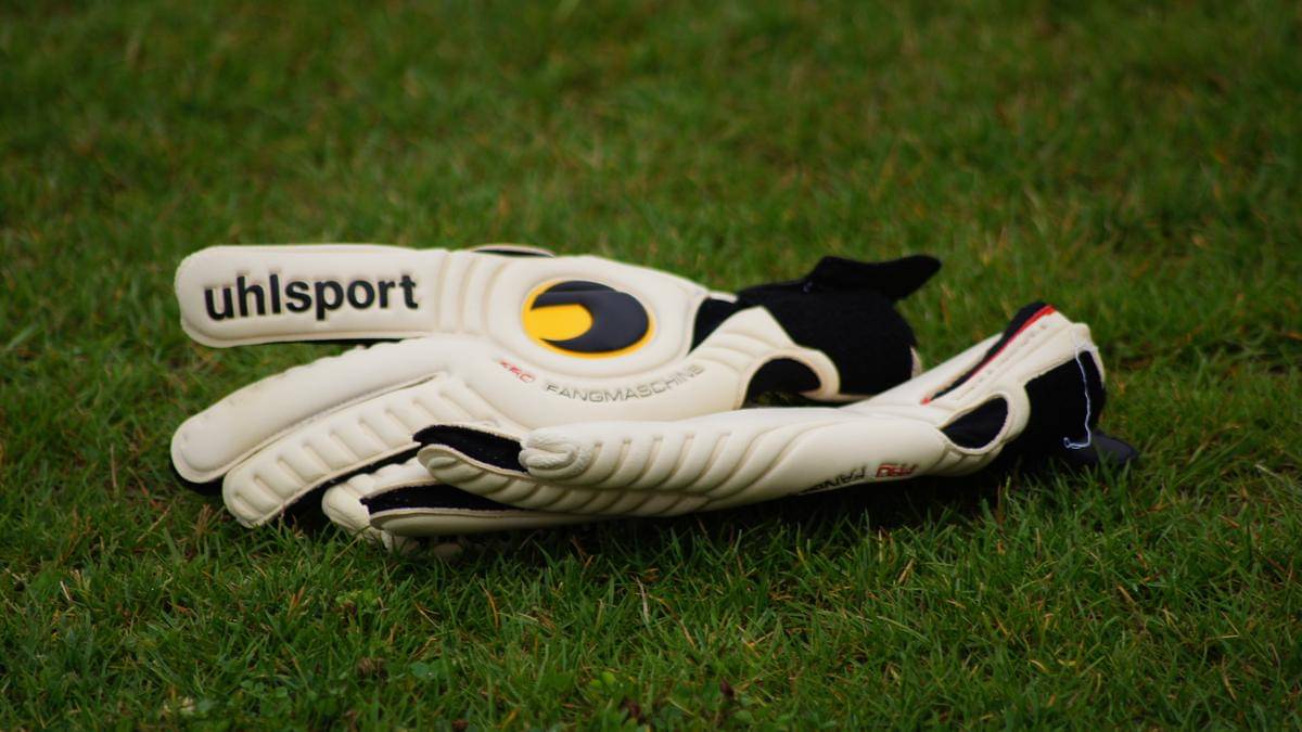 ilustrasi sarung tangan kiper