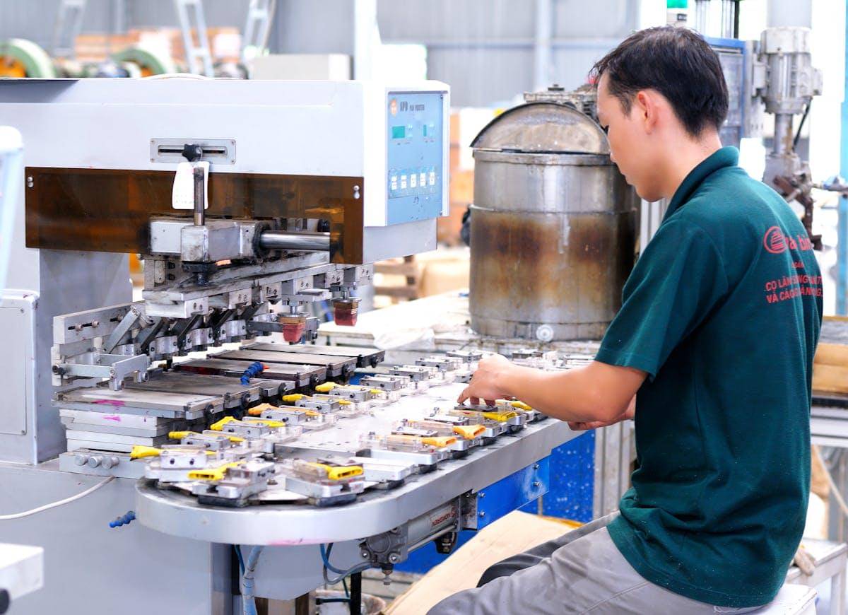 ilustrasi pekerja/buruh industri