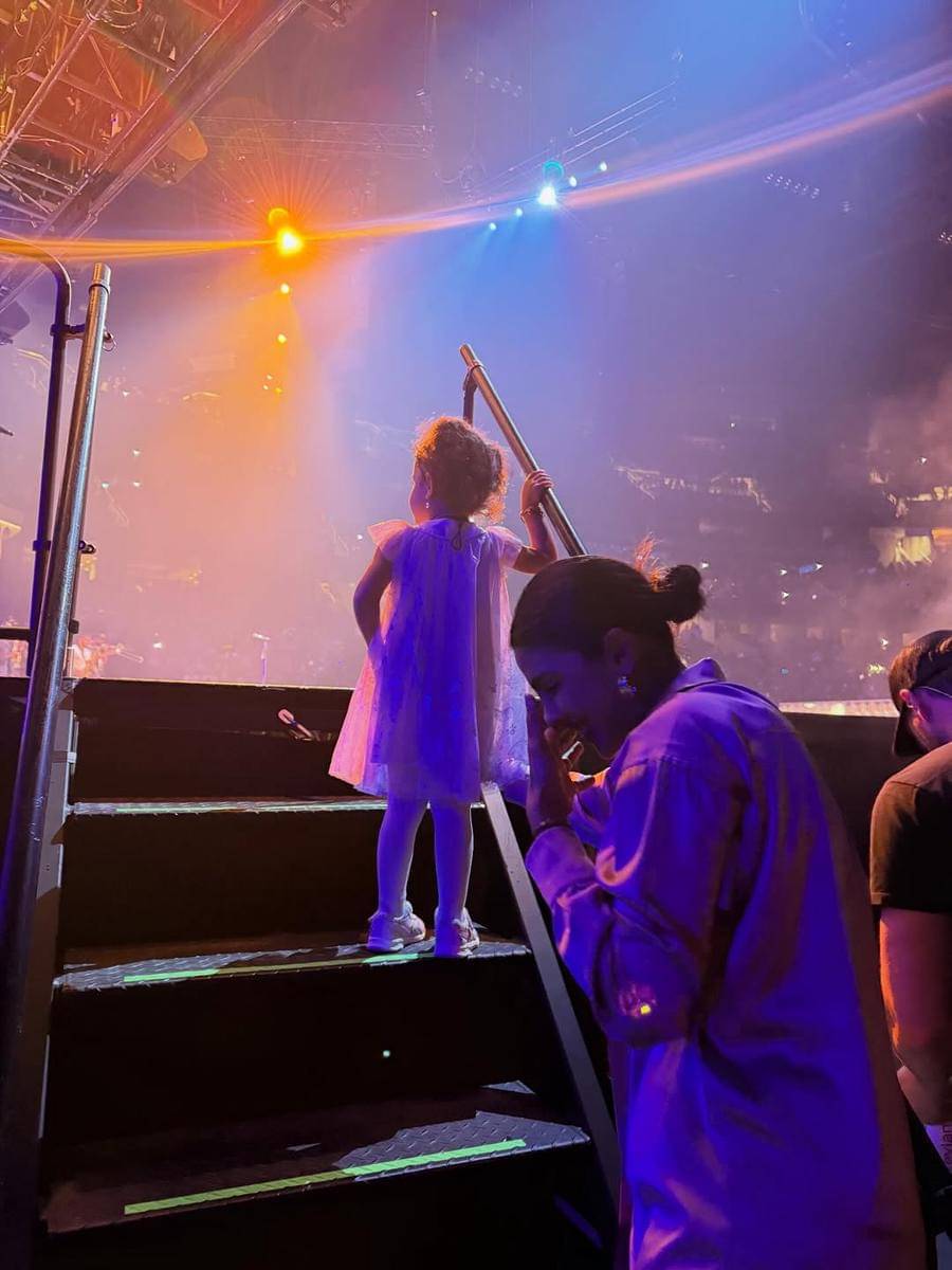 Priyanka Chopra ikut tur Jonas Brothers