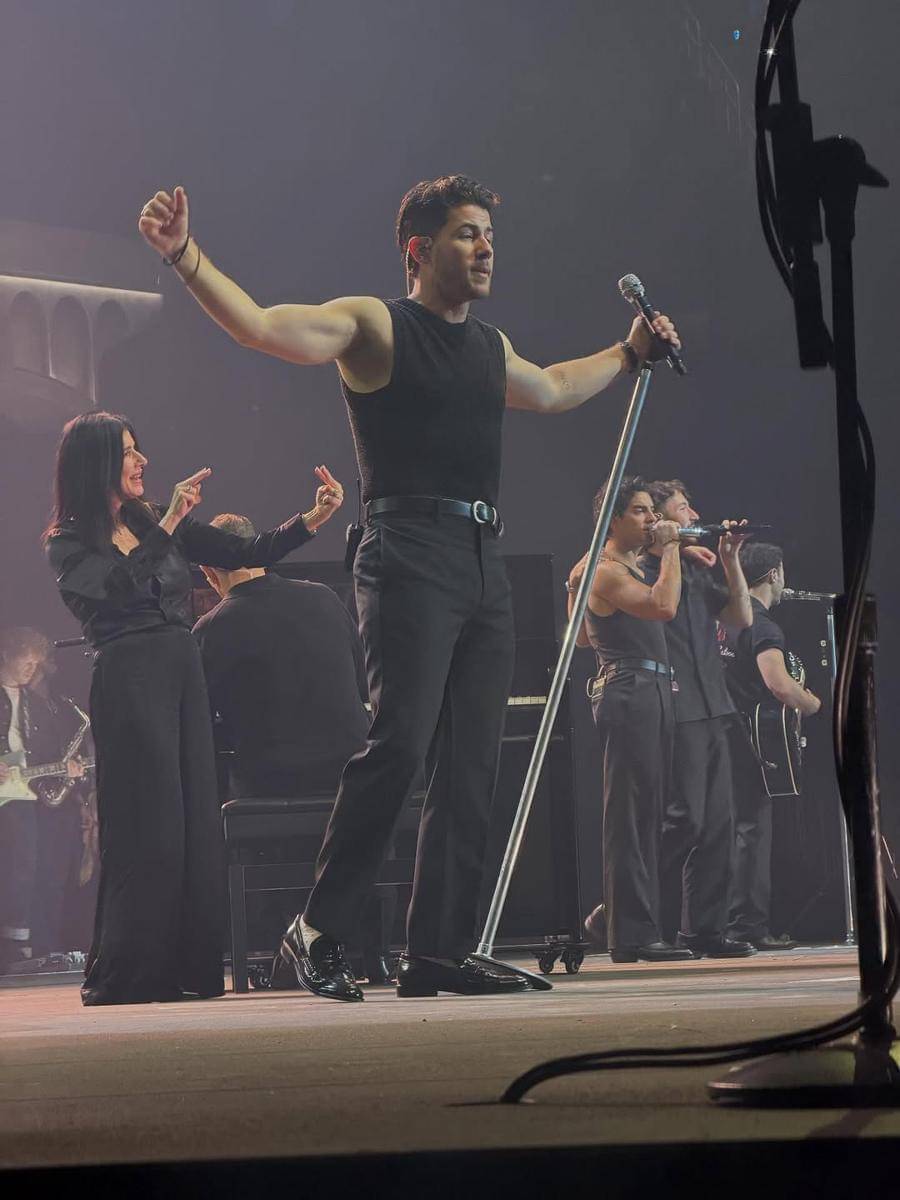 Priyanka Chopra ikut tur Jonas Brothers