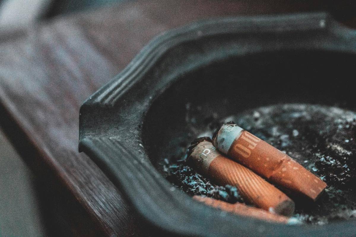 ilustrasi mengurangi rokok (unsplash.com/Sara Kurfeß)