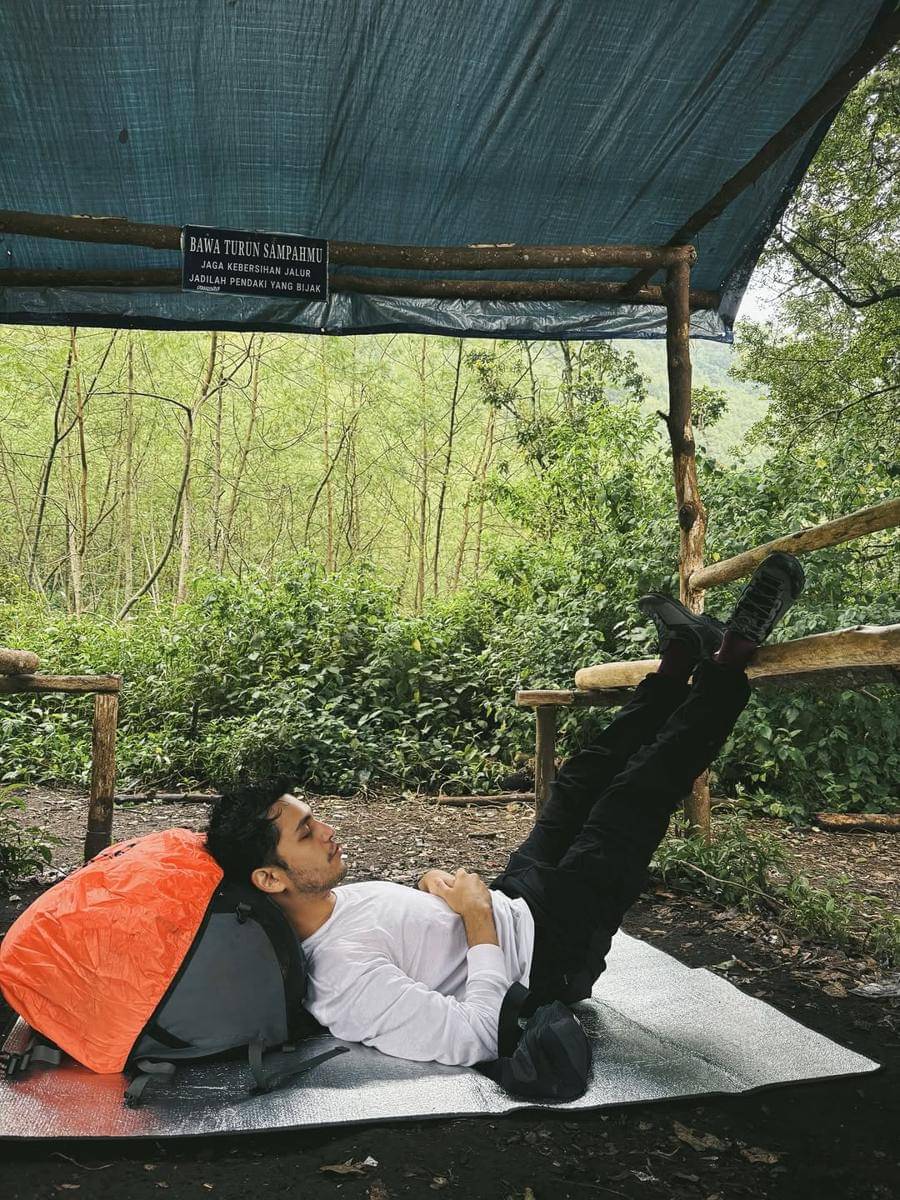 Rizky Alatas mendaki Gunung Slamet