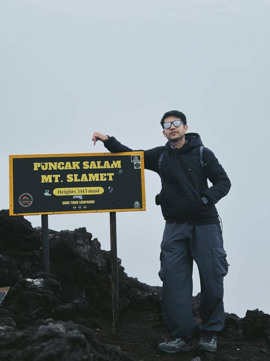 Rizky Alatas mendaki Gunung Slamet
