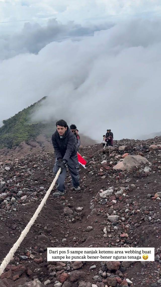 Rizky Alatas mendaki Gunung Slamet