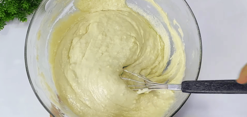 ilustrasi membuat adonan pukis tape singkong