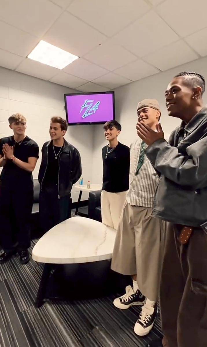 potret SANTOS BRAVOS ketemu dan SEVENTEEN