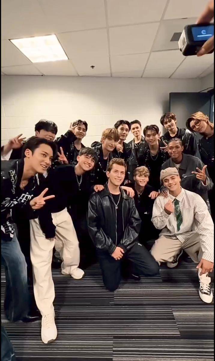 potret SANTOS BRAVOS ketemu dan SEVENTEEN