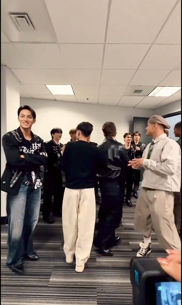 potret SANTOS BRAVOS ketemu dan SEVENTEEN