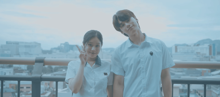 cuplikan MV "When I Look at You" by Park Boram