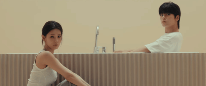 cuplikan MV "Reno (Feat. Colde)" by Miyeon i-dle