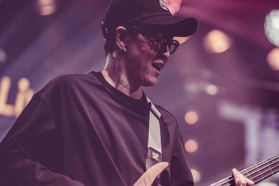 Lee Sang Young (instagram.com/band.teardrop)