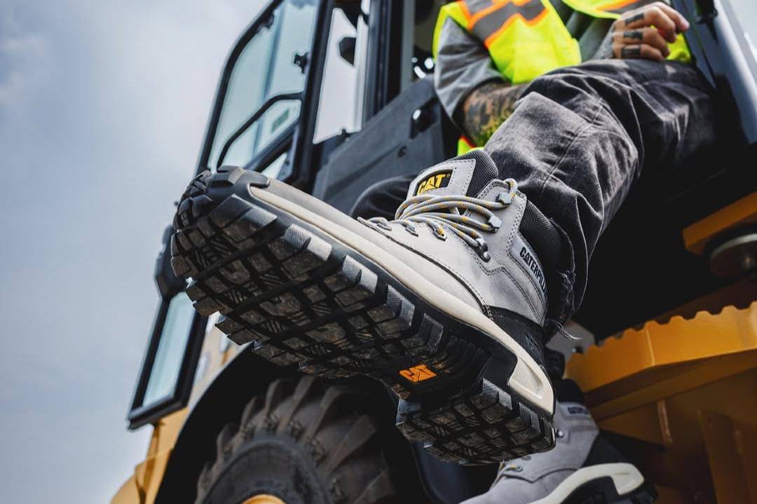 ilustrasi sepatu Caterpillar original