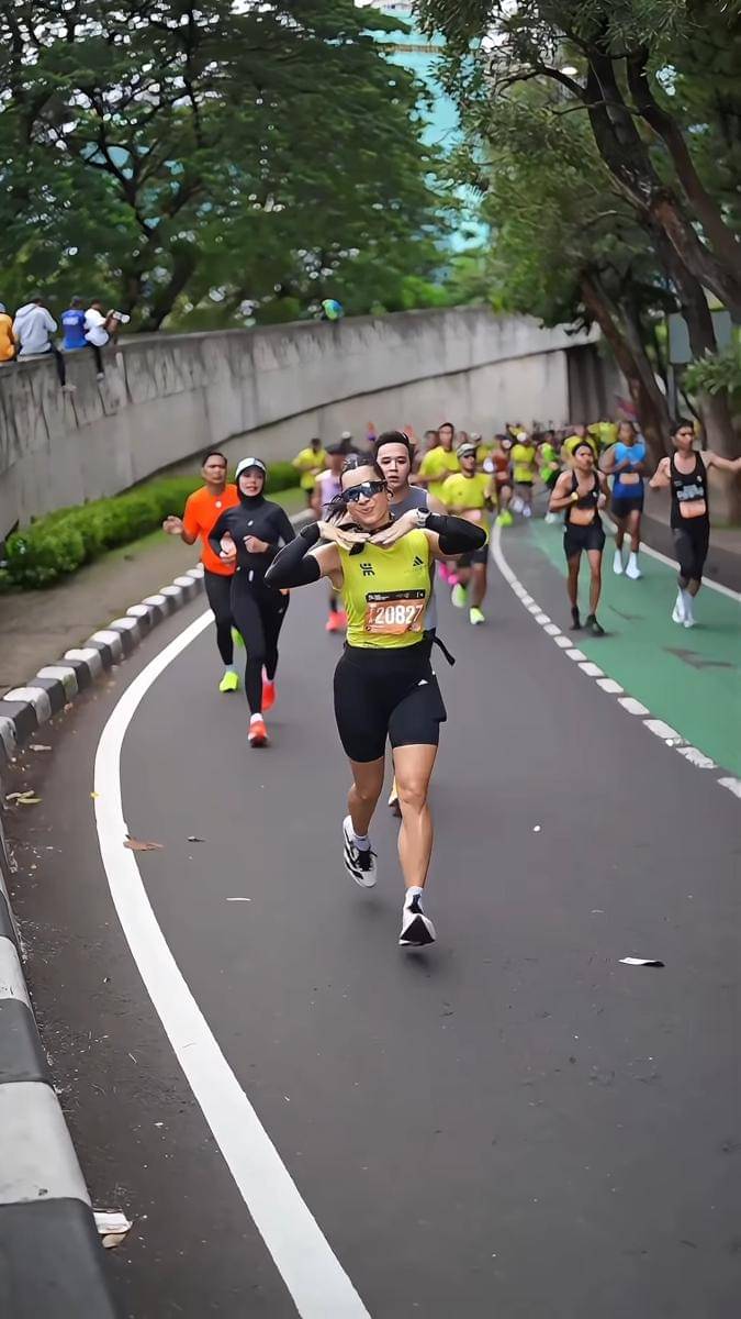 gaya artis di Jakarta Running Festival 2025