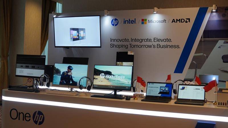 Berbagai perangkat HP dalam dalam ekosistem OneHP untuk mendukung masa depan dunia kerja.JPG