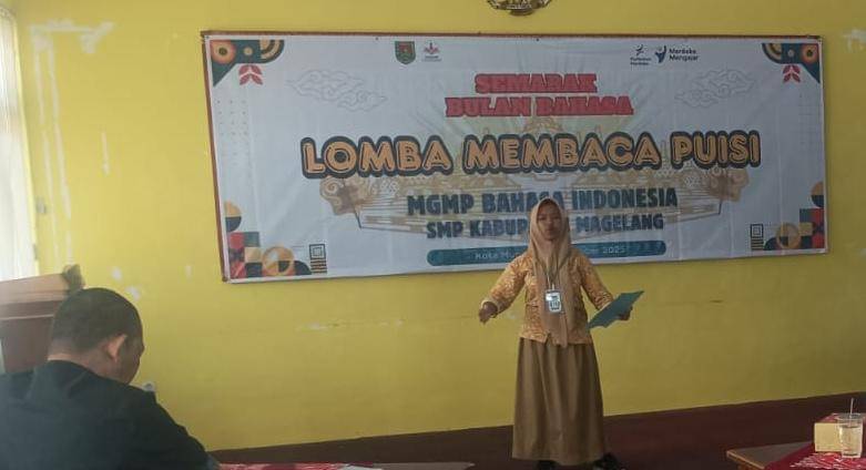 Siswa mengikuti Lomba Puisi saat kegiatan memperingati Bulan Bahasa dan Sumpah Pemuda di Kantor Dinas Pendidikan dan Kebudayaan Kabupaten Magelang. (Dok. Disdikbud Kabupaten Magelang)