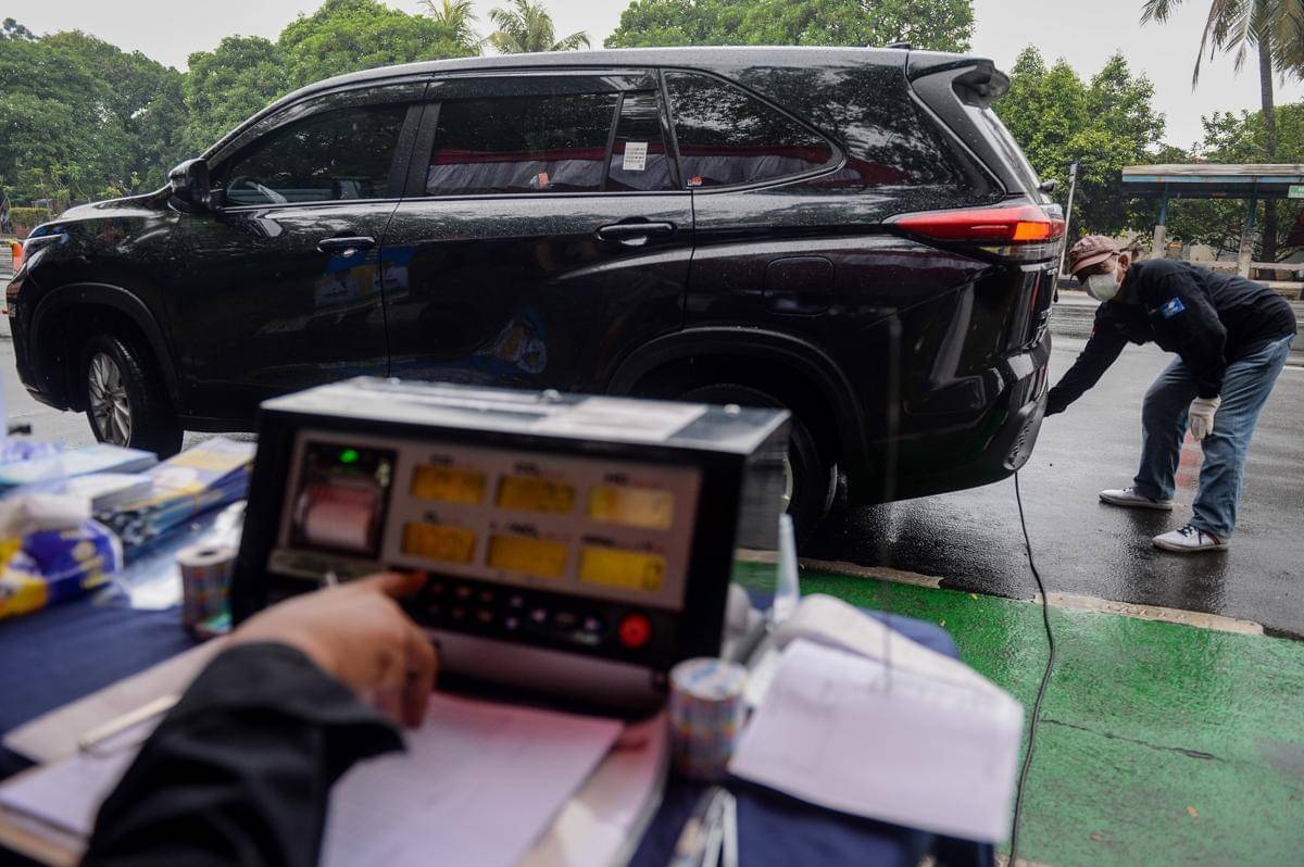 Uji emisi di Tangerang (ANTARA FOTO/Putra M. Akbar)