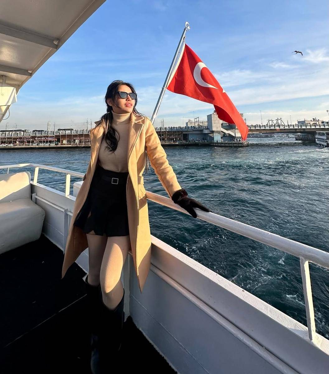 OOTD Trendi ala Violentina Kaif, Istri Andrew Andhika