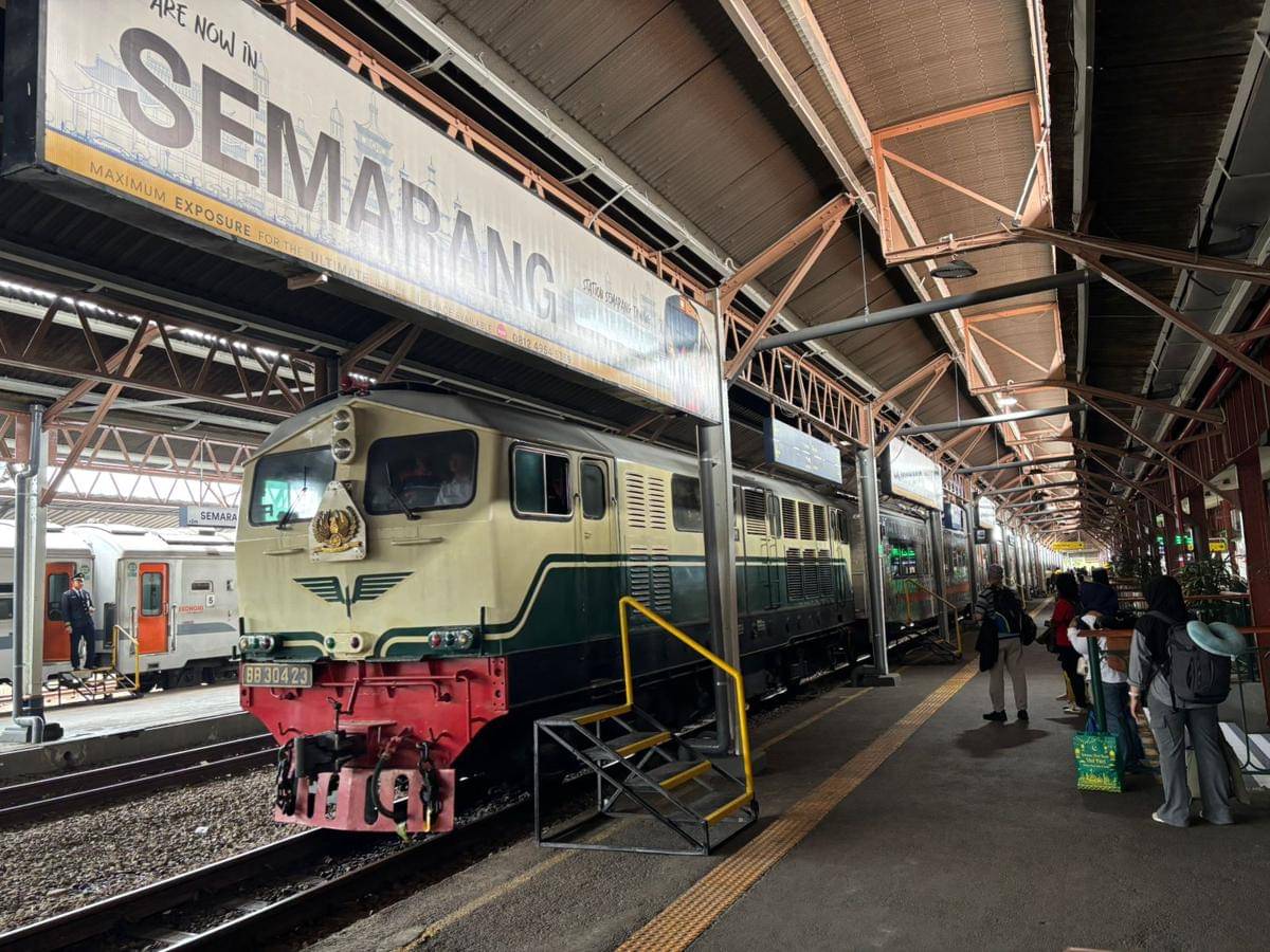 Kereta api eksekutif yang berhenti di Stasiun Tawang Semarang. (Dok. Humas KAI Daop 4 Semarang)
