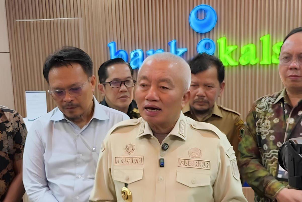 Gubernur Kalsel H Muhidin