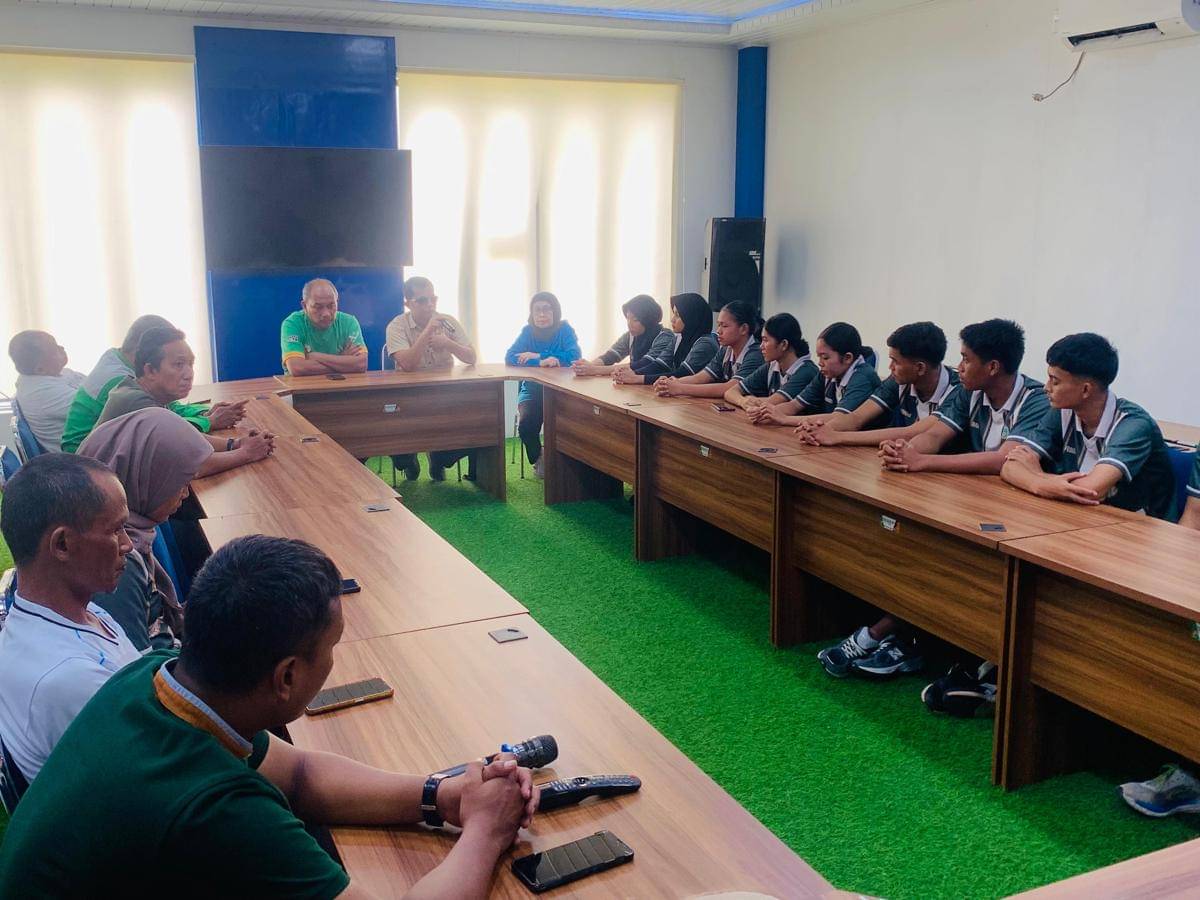 Pelepasan atlet karate Sumut menuju Popnas 2025 (IDN Times/Doni Hermawan)