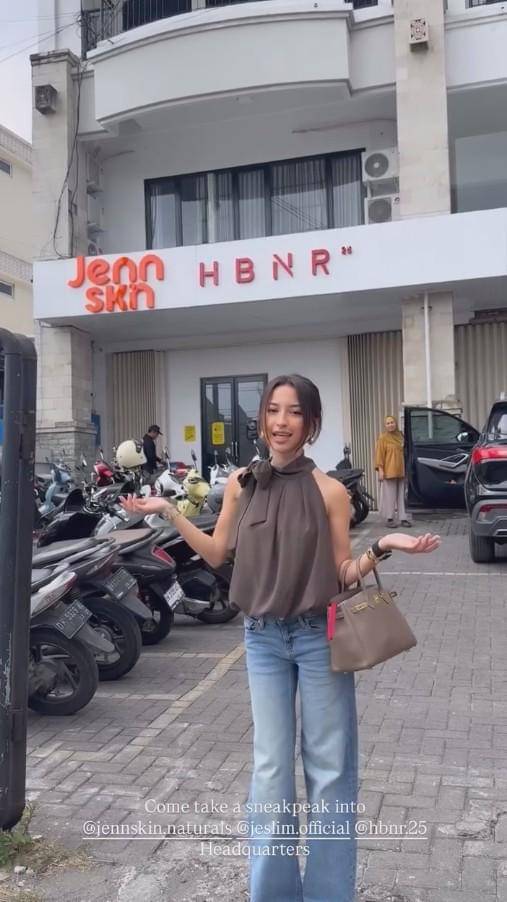 Kantor Milik Jennifer Coppen (tiktok.com/jennifer.coppen)