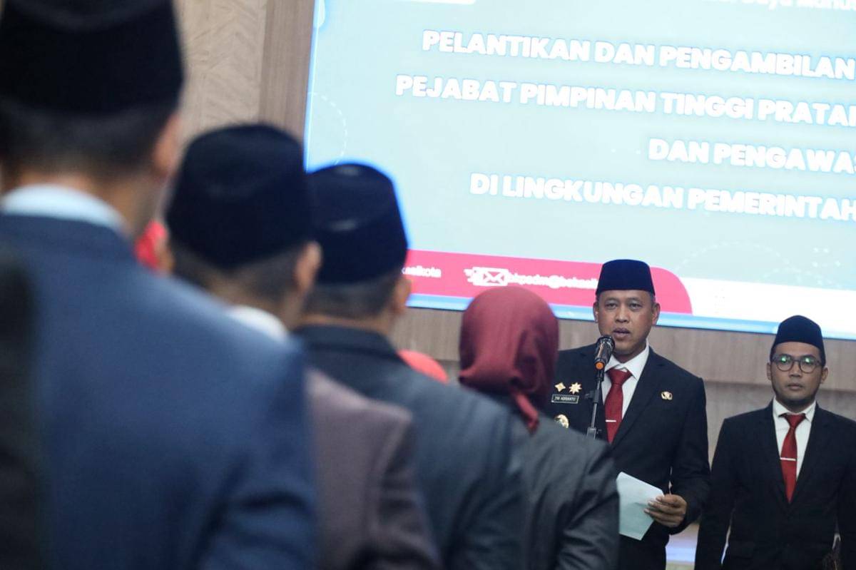 Wali Kota Bekasi, Tri Adhianto lantik 250 pejabat di lingkungan Pemerintah Kota Bekasi. (Dokumen Pemkot Bekasi)